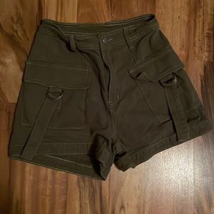Green cargo shorts from cider, women’s XS